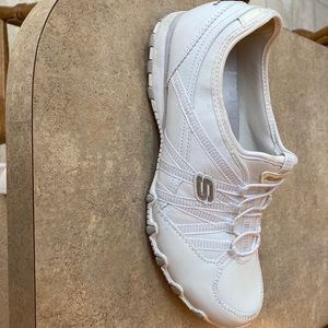 Skechers white slip-on tennis shoes